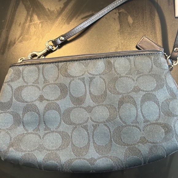 Navy Coach wrist wallet - Picture 3 of 3